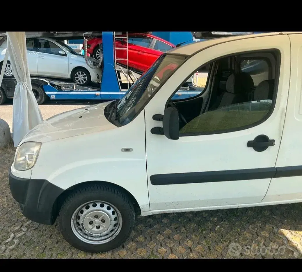 Usata Fiat Doblò 75 CV (55 kW) 2009 Bianco Monovolume