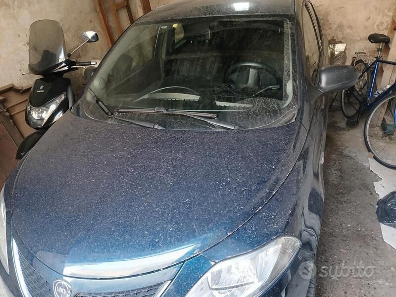 Usata Lancia Ypsilon 60 CV (44 kW) 2016 Blu Utilitaria