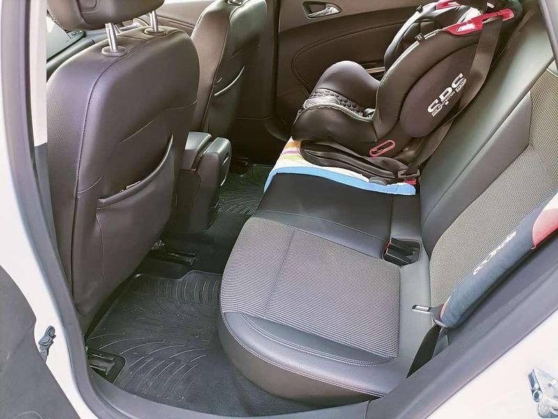 Usata Opel Astra Cosmo 110 CV (80 kW) 2011 Bianco Berlina