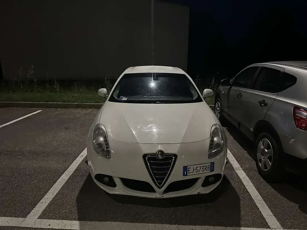 Usata Alfa Romeo Giulietta Progression 109 CV (80 kW) 2011 Bianco Utilitaria