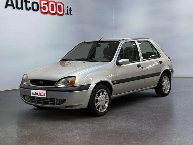 Usata Ford Fiesta Zetec 75 CV (55 kW) 2000 Argento Utilitaria