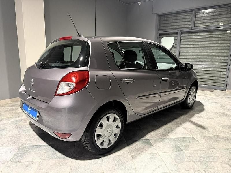 Usata Renault Clio II 75 CV (55 kW) 2011 Grigio Berlina