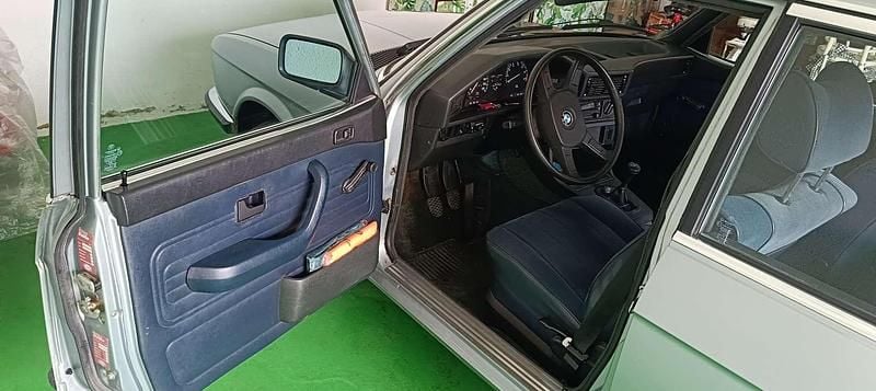 Usata BMW 518 Efficient Dynamics 90 CV (66 kW) 1982 Argento Berlina