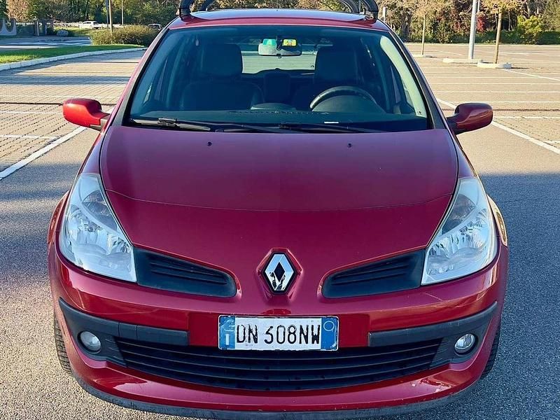 Usata Renault Clio III LE 75 CV (55 kW) 2008 Rosso Berlina