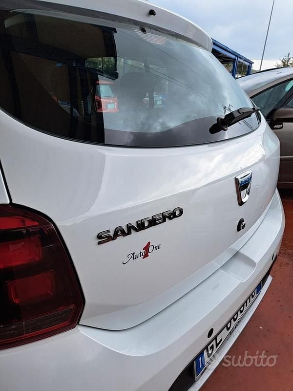 Usata Dacia Sandero Comfort 101 CV (74 kW) 2021 Bianco Monovolume