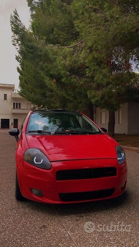 Usata Fiat Grande Punto Sport 131 CV (96 kW) 2006 Rosso Utilitaria
