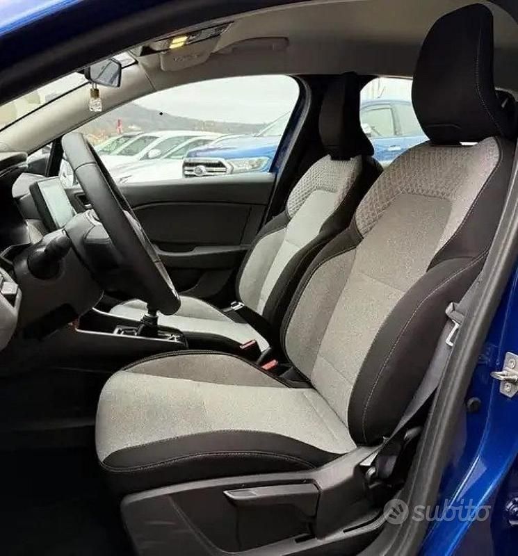 Neu Renault Clio V Equilibre 101 PS (74 kW) 2025 Blau Limousine