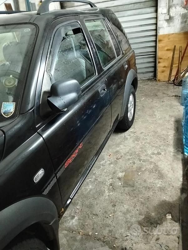 Usata Land Rover Freelander 109 CV (80 kW) 2005 Nero SUV