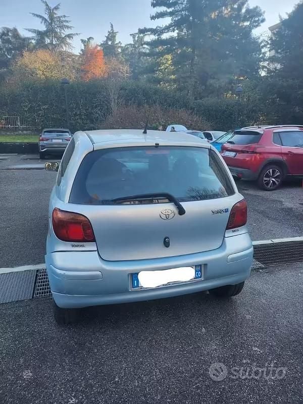 Usata Toyota Yaris 2004 Grigio Utilitaria