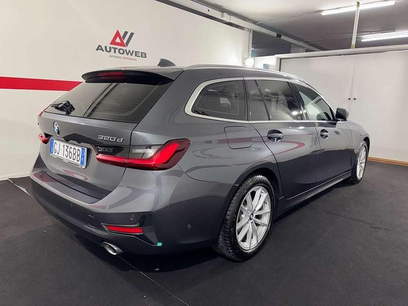 Usata BMW 320 Sport Line 190 CV (139 kW) 2022 Grigio Station wagon