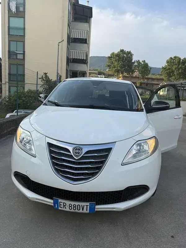 Usata Lancia Ypsilon S 95 CV (69 kW) 2013 Bianco Utilitaria