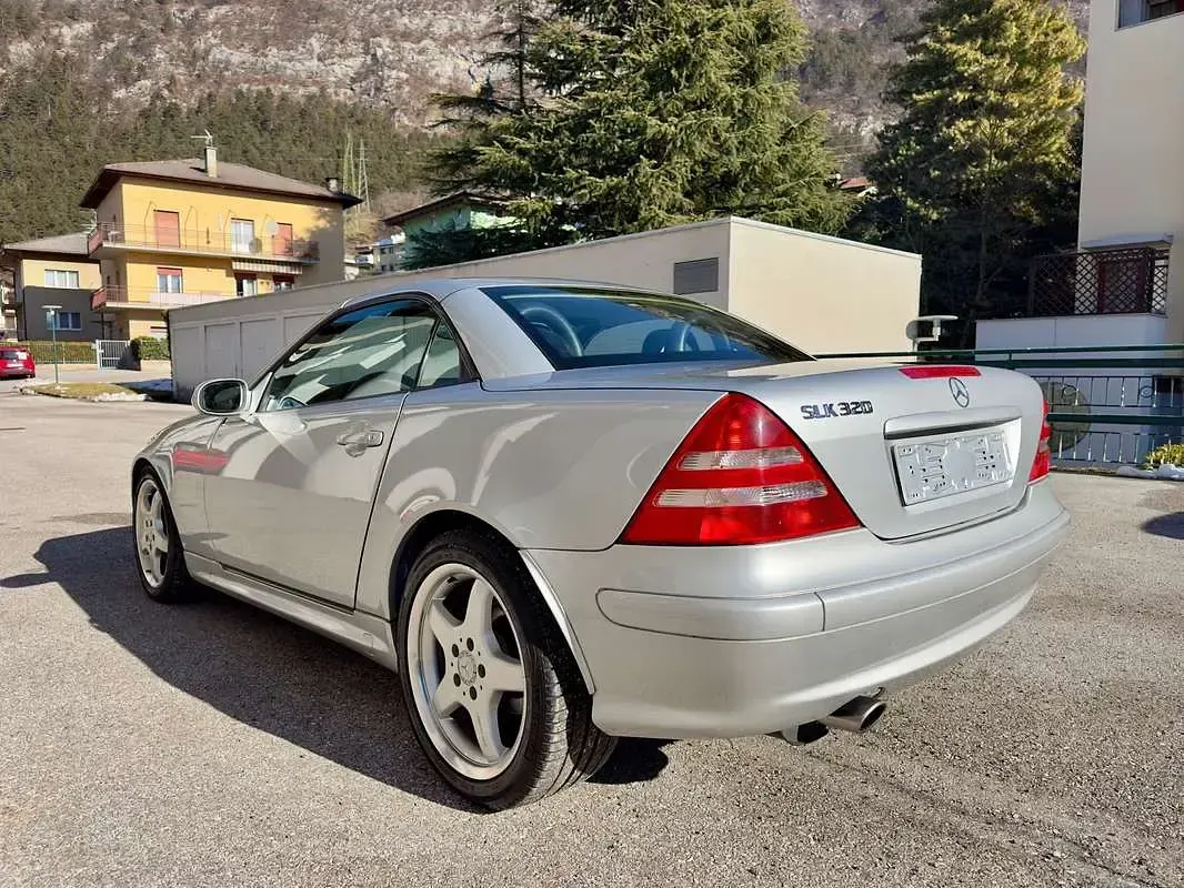 Usata Mercedes SLK320 218 CV (160 kW) 2000 Argento Cabrio