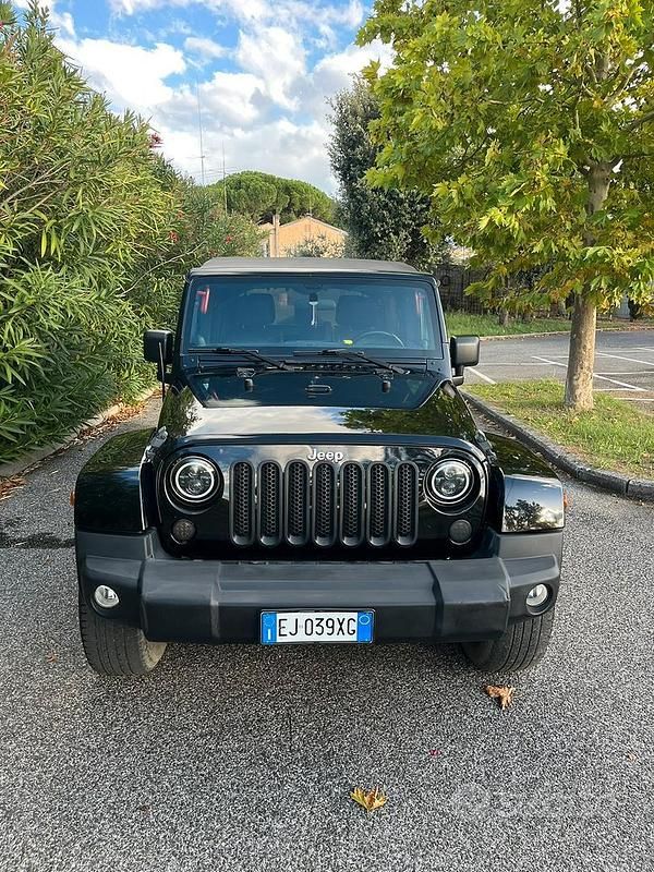 Usata Jeep Wrangler Unlimited Sahara 2012 Nero SUV