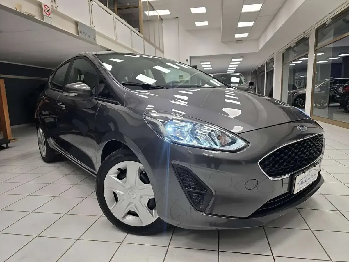 Usata Ford Fiesta 86 CV (63 kW) 2017 Grigio Utilitaria