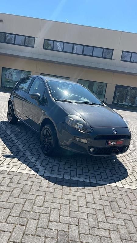 Usata Fiat Punto Pop 77 CV (56 kW) 2012 Grigio Utilitaria