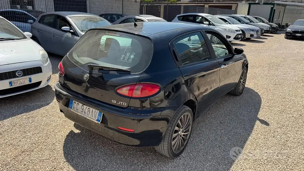 Usata Alfa Romeo 147 Distinctive 116 CV (85 kW) 2002 Nero Utilitaria