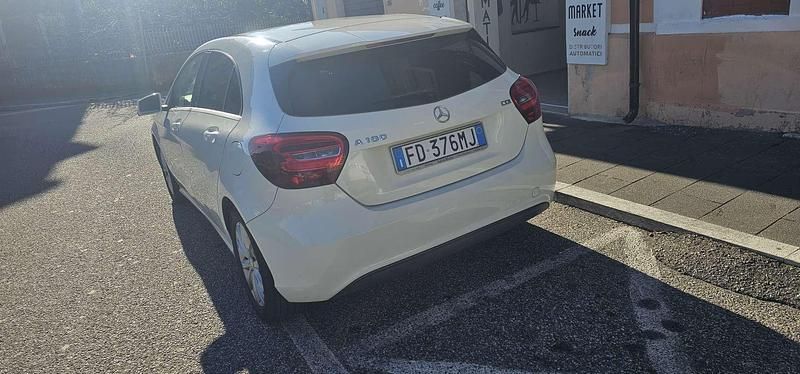 Usata Mercedes A180 Business 109 CV (80 kW) 2016 Bianco Berlina