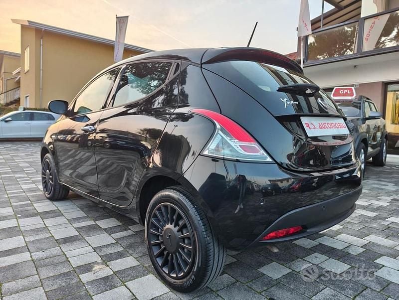 Usata Lancia Ypsilon 70 CV (51 kW) 2023 Grigio Utilitaria