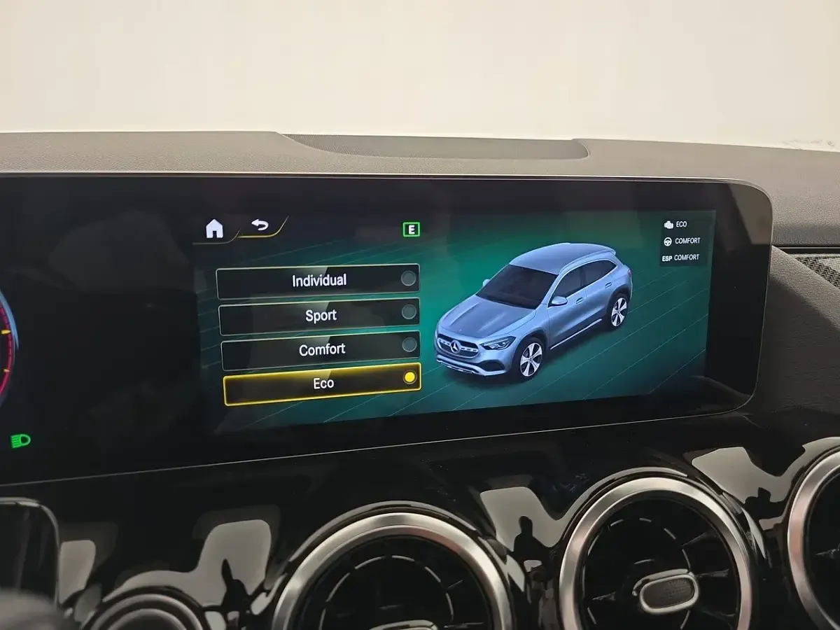Usata Mercedes GLA180 Premium 116 CV (85 kW) 2022 Bianco SUV
