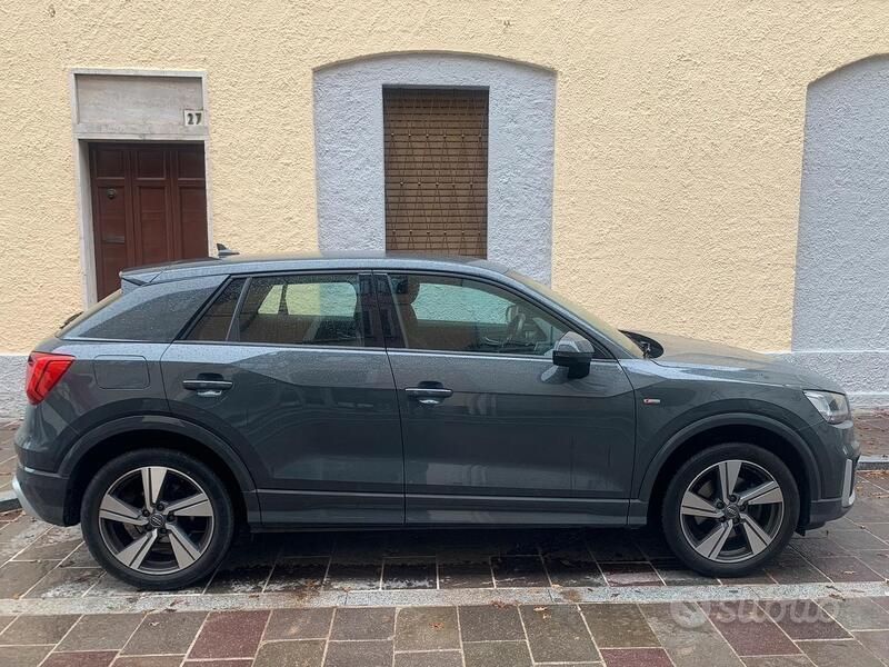 Grigio Usata 2017 Audi Q2 S-Line SUV | 18.500 € (Cara) - Immagine 1/4