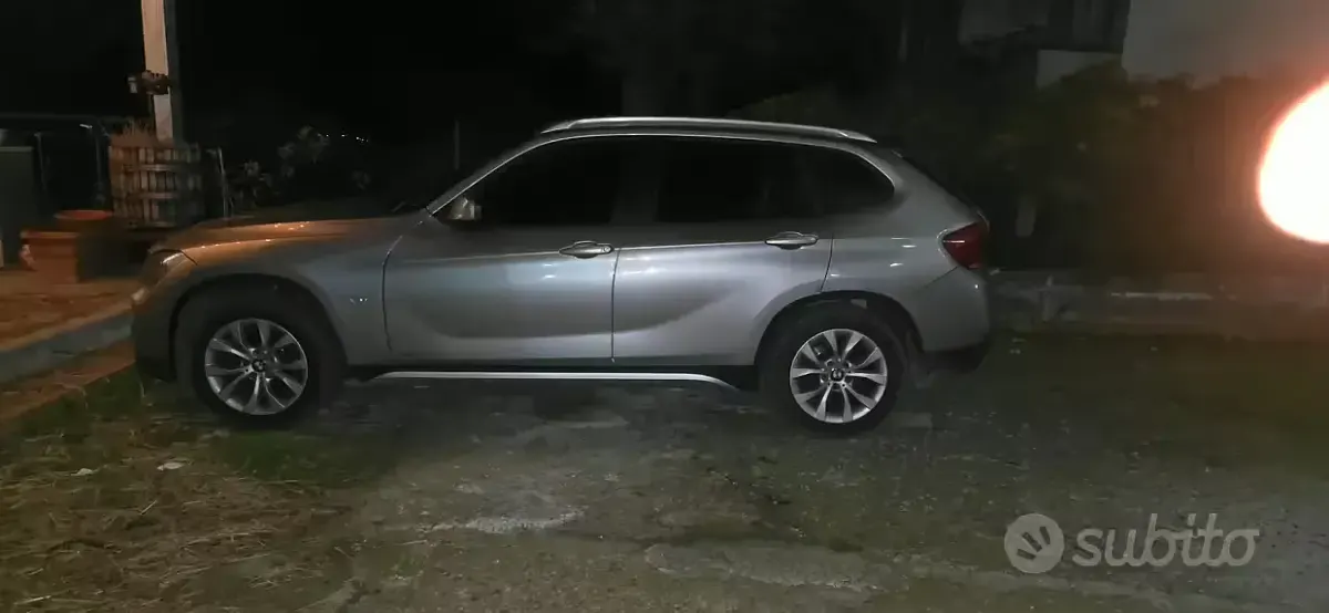 Begagnad BMW X1 2011 Grå SUV