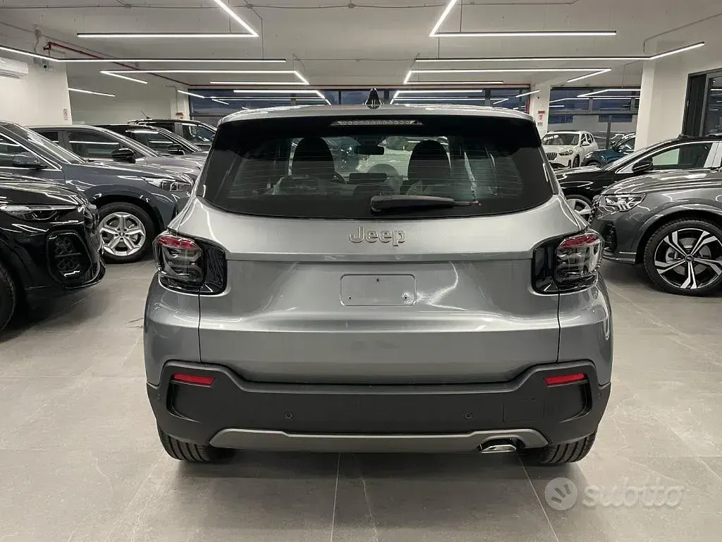 Nuova Jeep Avenger Longitude 101 CV (74 kW) 2026 Grigio SUV