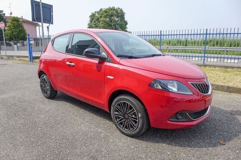 Usata Lancia Ypsilon Gold 69 CV (50 kW) 2023 Rosso Utilitaria