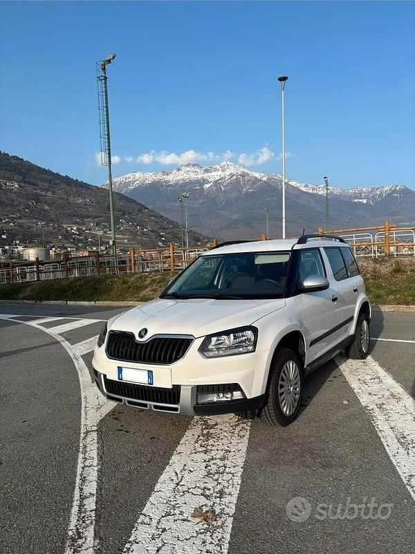 Usata Skoda Yeti 110 CV (80 kW) 2015 Bianco SUV