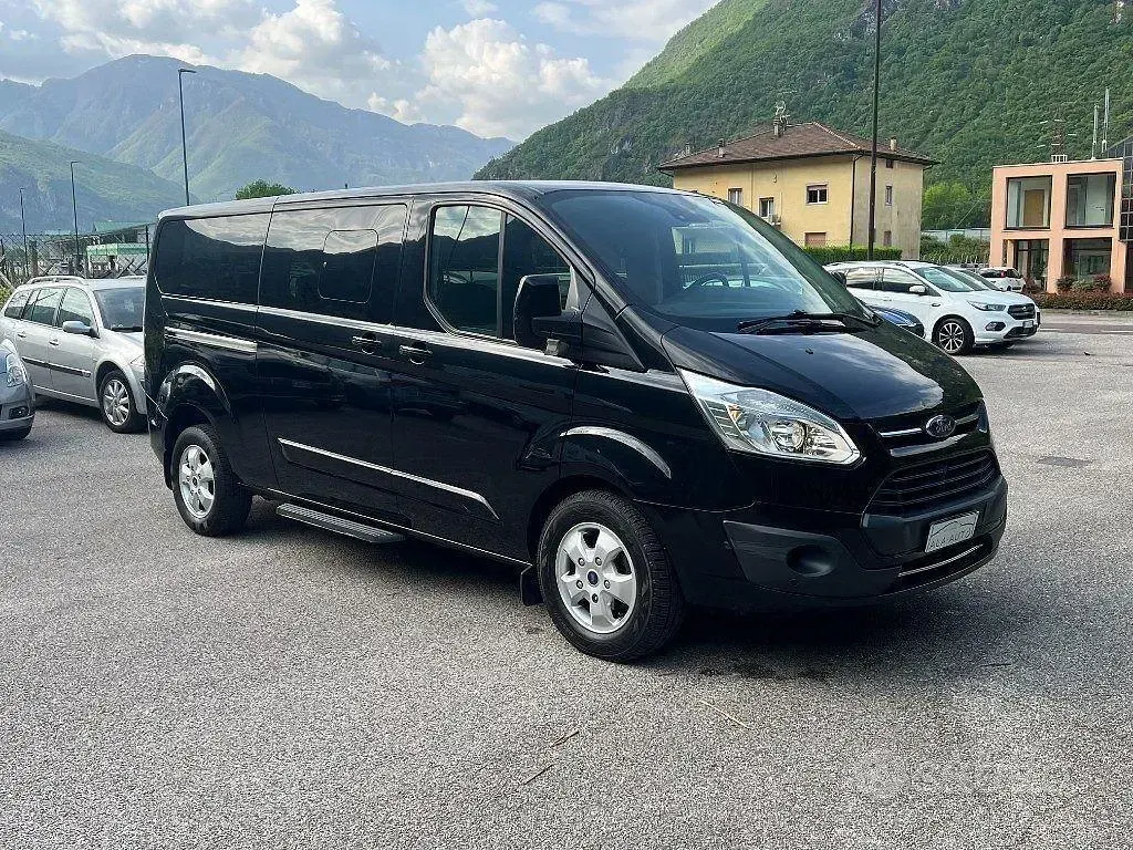 Usata Ford Tourneo Custom Trend 131 CV (96 kW) 2018 Nero Furgone