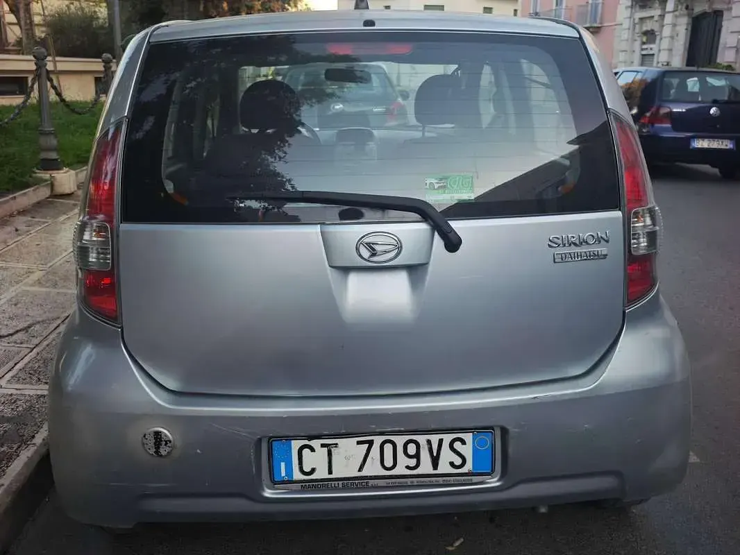 Usata Daihatsu Sirion 69 CV (50 kW) 2005 Grigio Utilitaria