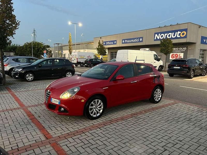 Usata Alfa Romeo Giulietta Distinctive 105 CV (77 kW) 2015 Rosso Berlina