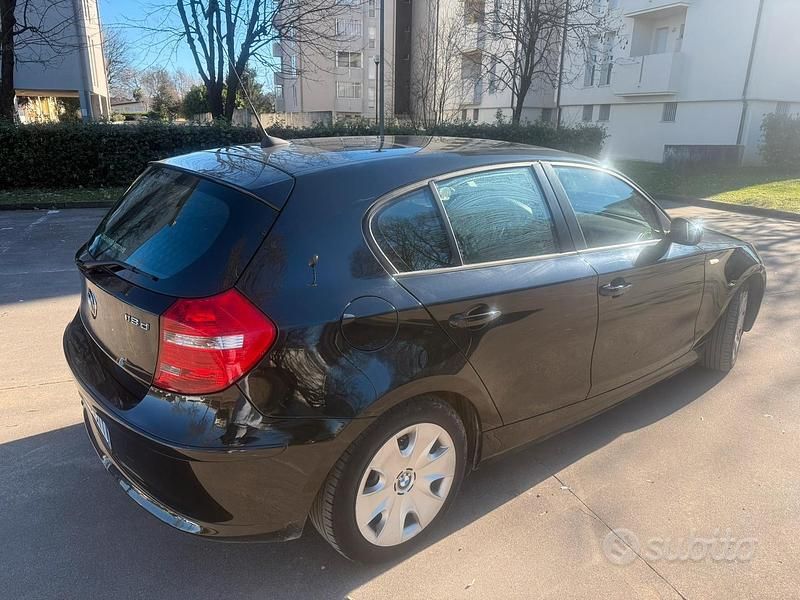Usata BMW 118 143 CV (105 kW) 2009 Nero Utilitaria