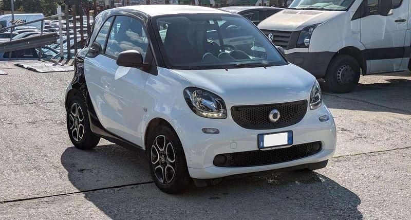 Usata Smart ForTwo Coupé 61 CV (44 kW) 2015 Bianco Utilitaria