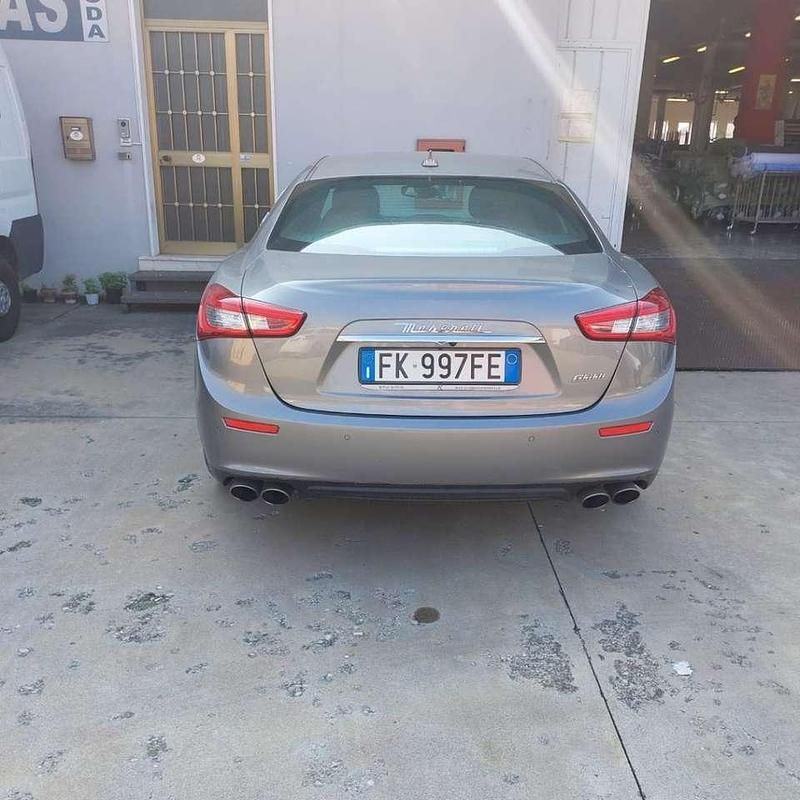 Usata Maserati Ghibli 275 CV (202 kW) 2017 Grigio scuro Berlina