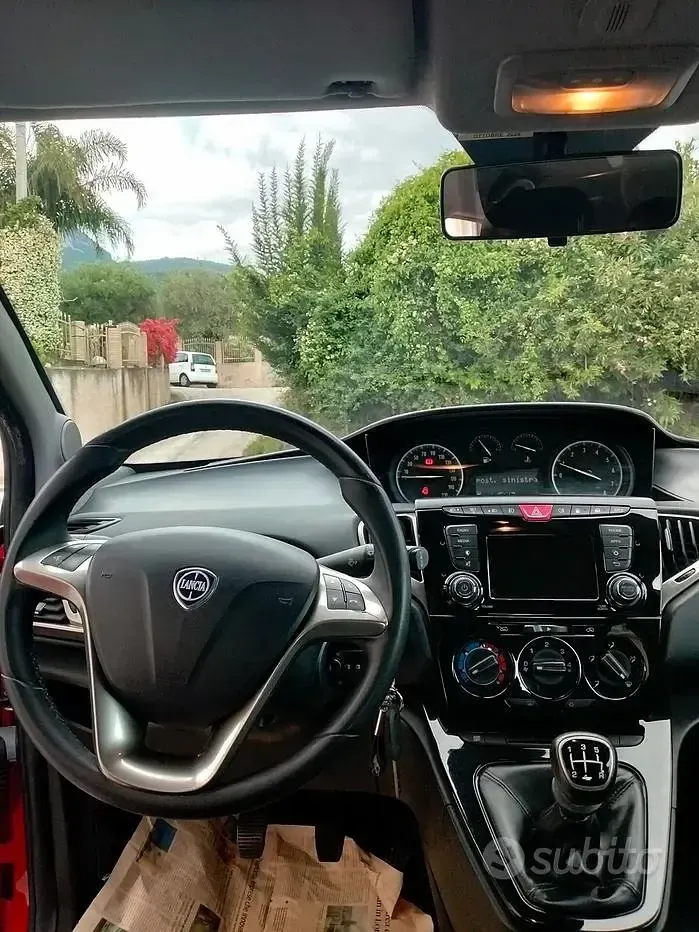 Usata Lancia Ypsilon Platinum 69 CV (50 kW) 2018 Rosso Utilitaria