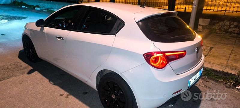 Usata Alfa Romeo Giulietta 120 CV (88 kW) 2016 Bianco Berlina