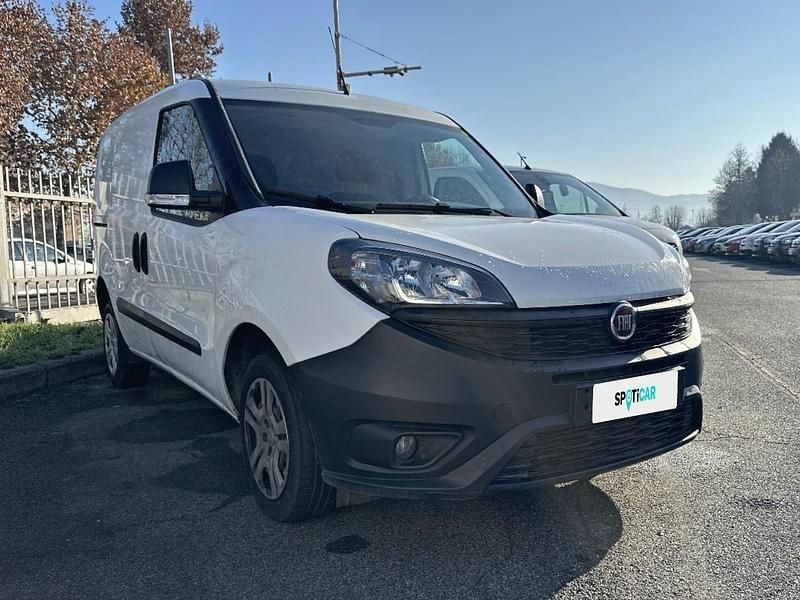 Usata Fiat Doblò Lounge 95 CV (69 kW) 2021 Bianco Monovolume