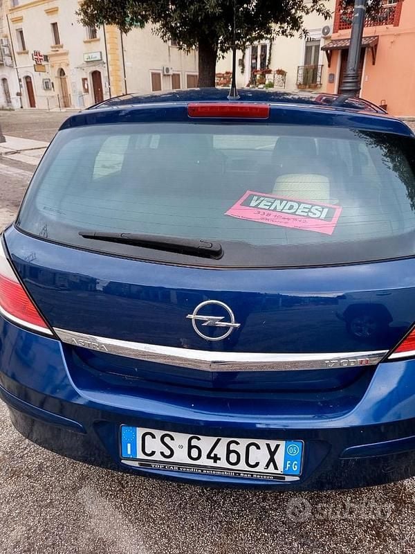 Usata Opel Astra 60 CV (44 kW) 2005 Blu Berlina