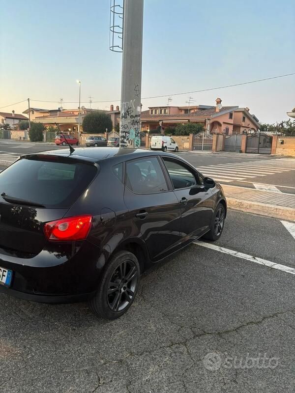 Usata Seat Ibiza 90 CV (66 kW) 2011 Nero Berlina