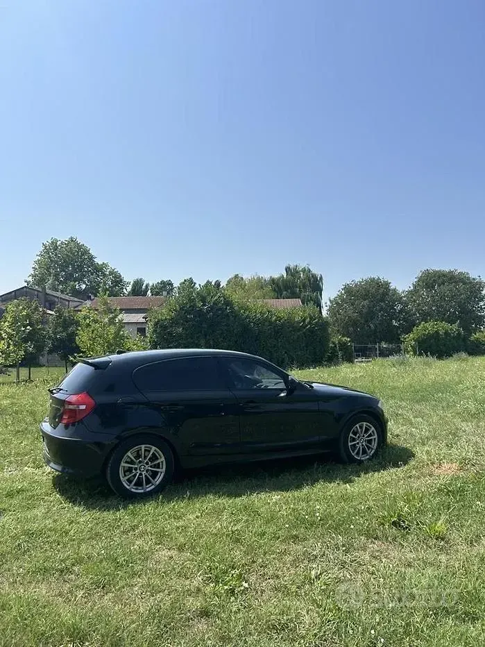 Usata BMW 118 143 CV (105 kW) 2010 Nero Utilitaria