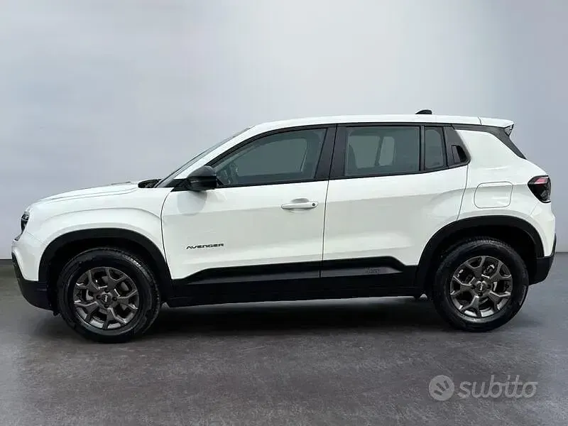 Begagnad Jeep Avenger Longitude 101 HK (74 kW) 2025 Vit SUV