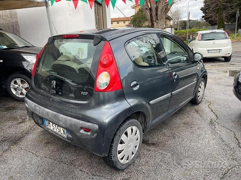 Usata Peugeot 107 68 CV (50 kW) 2007 Nero Utilitaria