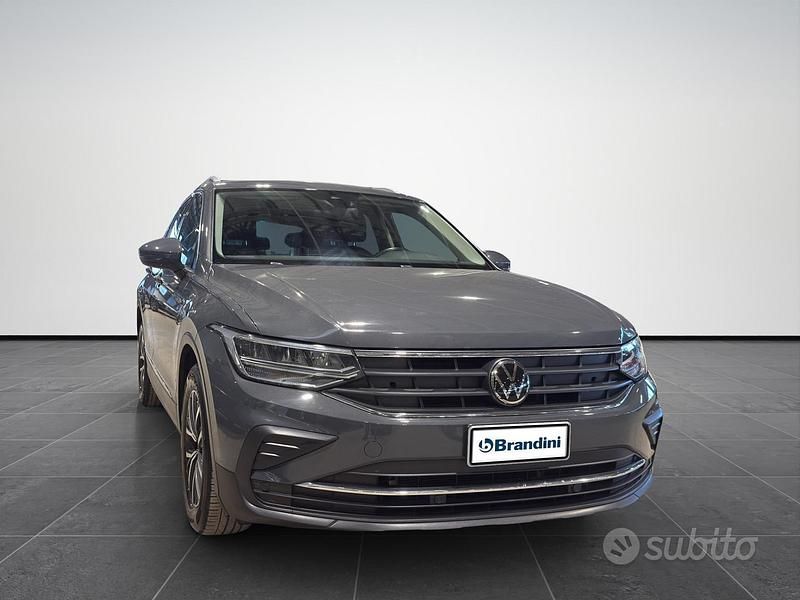 Usata VW Tiguan Life 131 CV (96 kW) 2021 Grigio SUV