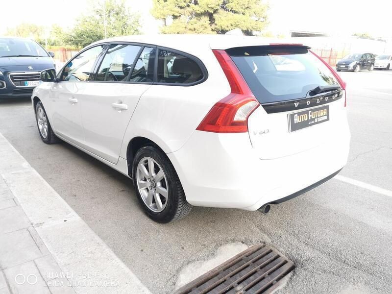 Usata Volvo V60 Kinetic 114 CV (83 kW) 2013 Bianco Station wagon