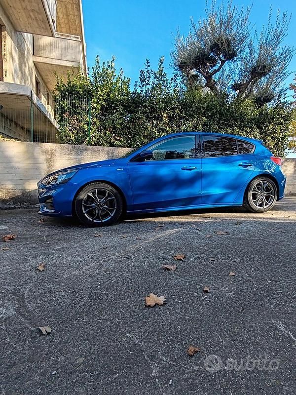 Usata Ford Focus ST-Line 120 CV (88 kW) 2020 Blu Berlina