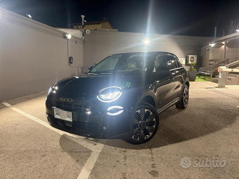 Nero Usata 2025 Fiat 600 La Prima Tre volumi | 21.490 € (Buon prezzo) - Immagine 1/4