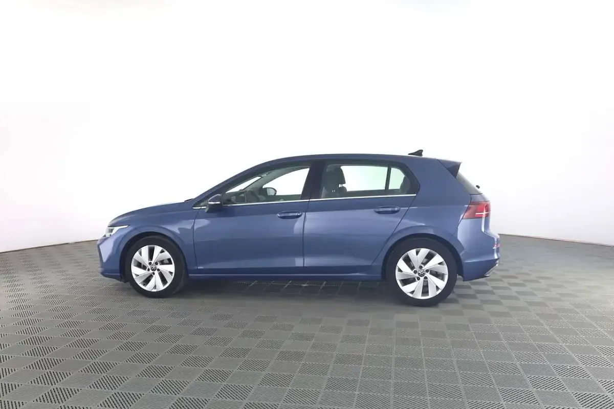 Usata VW Golf VIII Style 150 CV (110 kW) 2025 Anemone blue Utilitaria
