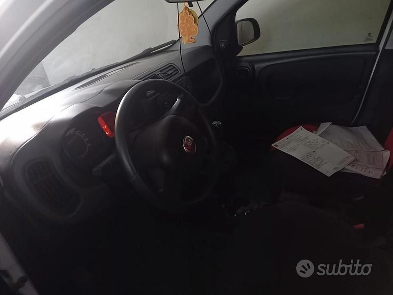 Usata BMW 116 116 CV (85 kW) 2010 Nero Utilitaria