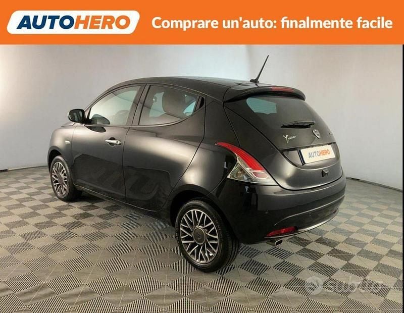 Usata Lancia Ypsilon Gold 71 CV (52 kW) 2023 Nero Utilitaria