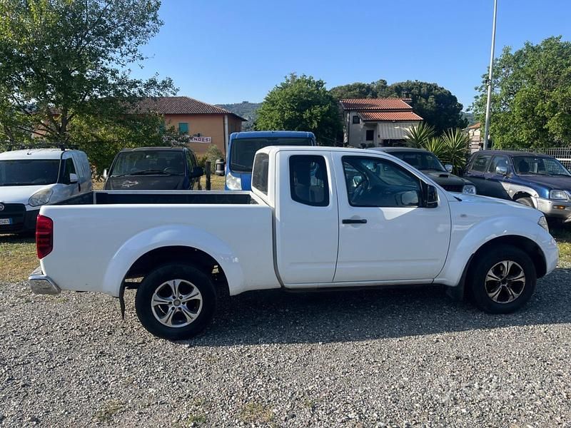 Usata Nissan Navara 174 CV (127 kW) 2007 Bianco Pick-up